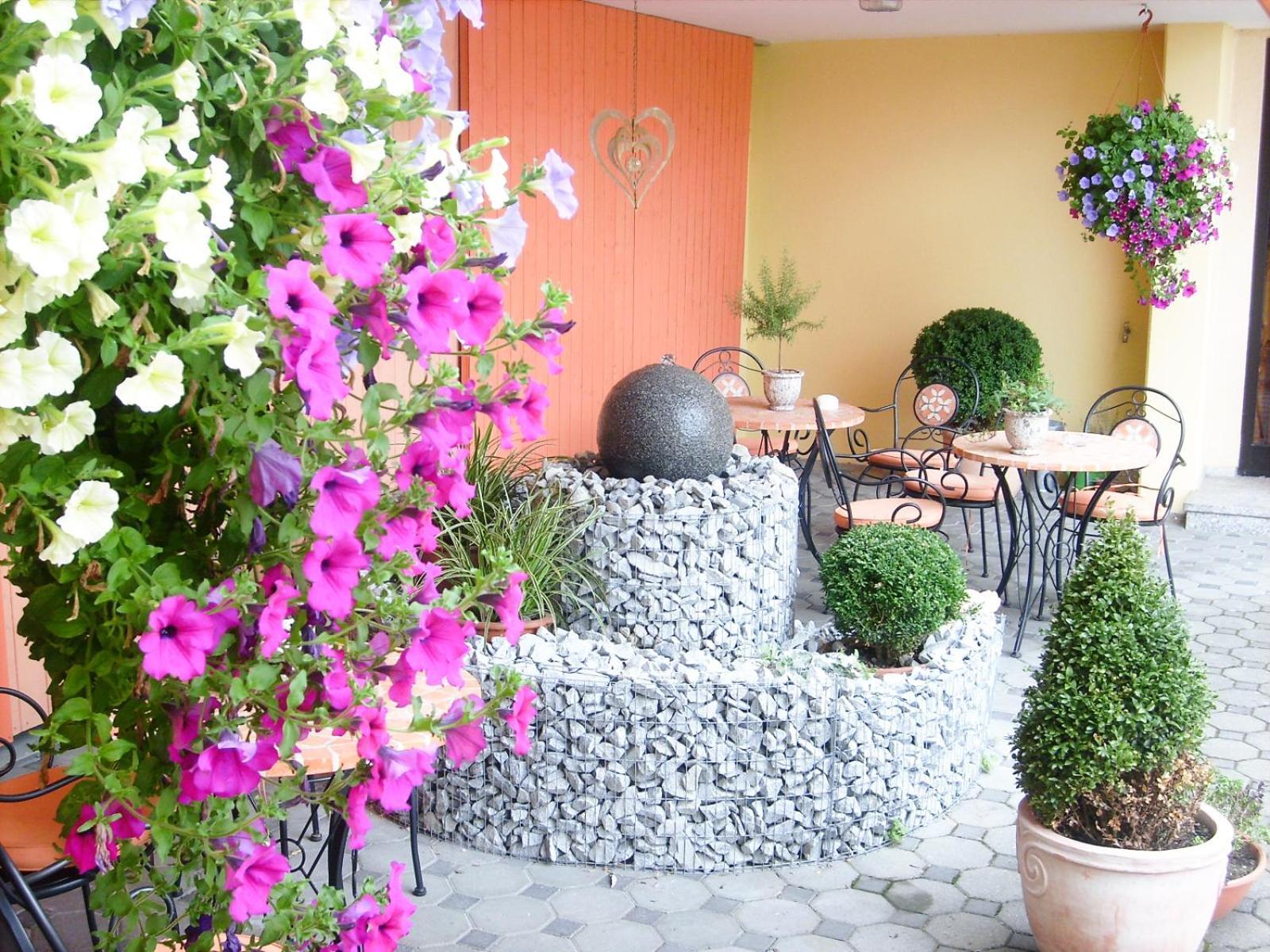 Wohlfuehlhotel Sonnengarten ユーバーリンゲン エクステリア 写真